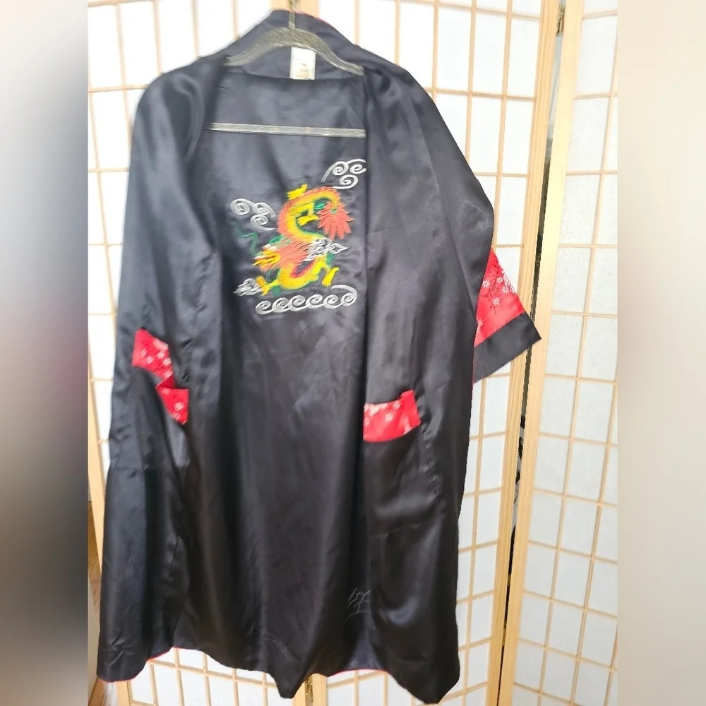 Silky satin dragon Reversible Kimono - Picture 11 of 13